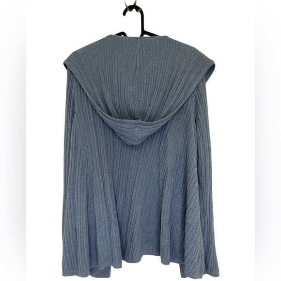 Barefoot Dreams CozyChic Ultra Lite Hooded Cardigan Light Blue Size Extra Small - Picture 2 of 5